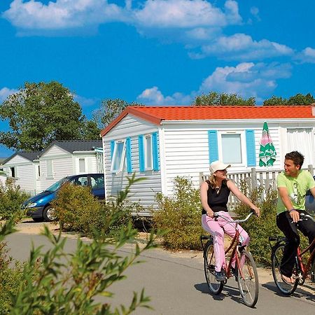Domaine Residentiel De Plein Air Odalys L'Etang De Besse Сент-Илер-де-Рье Экстерьер фото